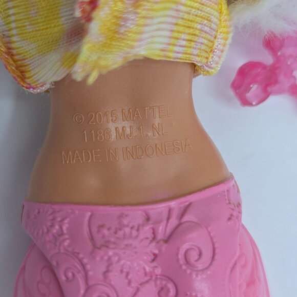 Ever After High Epic Winter Rosabella Beauty Doll - Picture 3 of 6